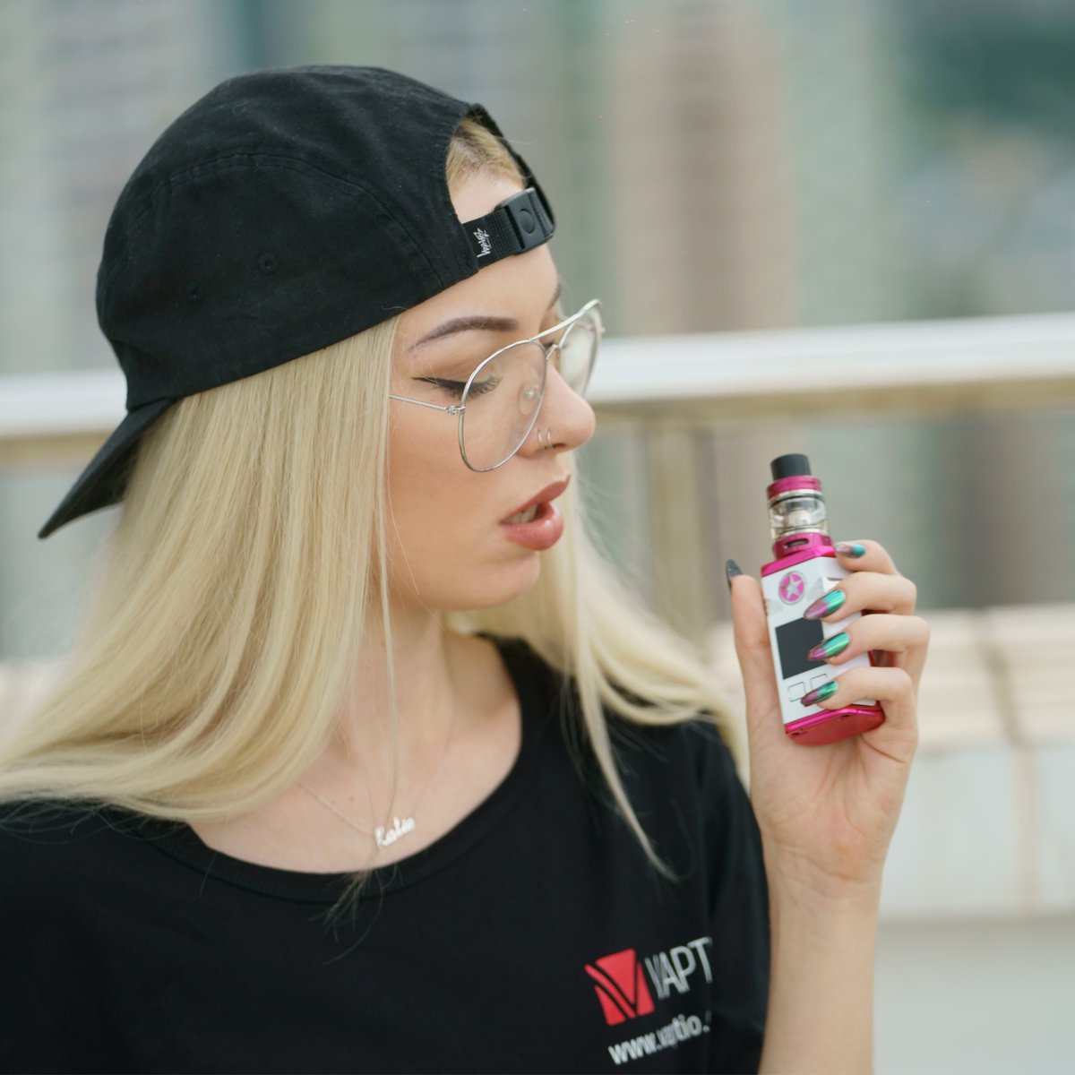 dolceviva's tweet photo. How many girls / women out there vape???!!! 💨💨💨

Vaptio's Capt'n comes in a Pretty Pink! Which color(s) would you rock?

For a limited time only, pre-order #CAPTN, get a free 240w Solo 2 Kit!: 👉 https://t.co/wNcbOHuQrs 💨💨 (visit link in profile @vaptiousa)

#Vaptio #BeAHero https://t.co/uFhsRzhvUN