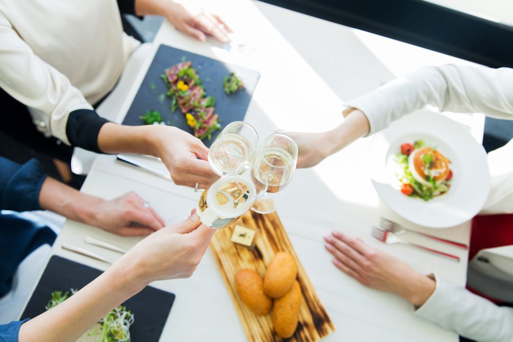 Bonding over brunch &amp; bubbles🥂

#GemmaMoment #GemmaDiLuna #Wine #WhiteWine #ItalianWine #Moscato #WineWednesday #WineTime #Cheers #GirlGang