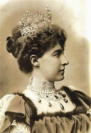 18thCand19thC's tweet photo. Princess Hélène of Orléans’ Potential Suitors, Wedding, and Trousseau. She had a number of potential suitors, including Eddy, Queen Victoria's grandson. https://t.co/ZZ7KlXifpz #wwwblogs #princesshelene #19thcentury https://t.co/uShEuFUlCO