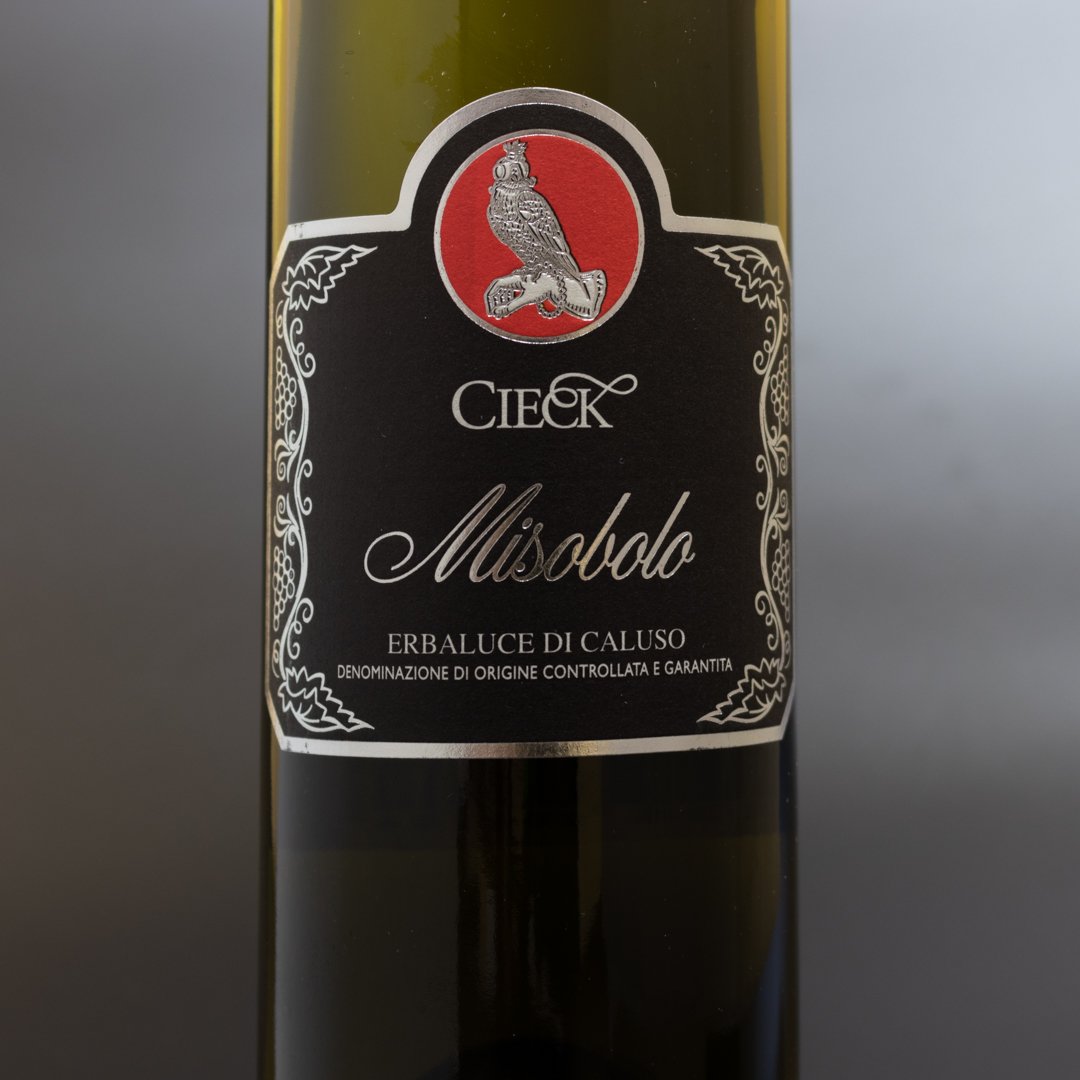 SunfishCellars's tweet image. Pure and tingly lemon, light, dry, and ethereal in texture, and herbal and spice throughout - think Sauvignon Blanc but with more character and without all that grassy attitude. #wine #winelovers #italy