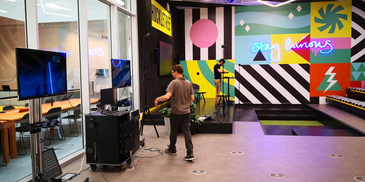RealitiesCentre's tweet image. Getting the #FutureTechTakeover @Huckletree West ready with amazing demos and #VinylReality #VR DJ ready as well as the honourable David Attenborough experience by @factoryforty2 @DRI_HQ