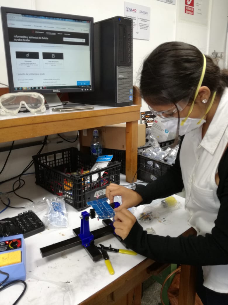 uvggt's tweet photo. Hoy en nuestro curso de ingeniería para mujeres, impartido por la ingeniera Madeline Hickman con el apoyo de la embajada de Estados Unidos. #STEMuvg #ingenierasuvg @usembassyguate @USAIDASHA1 https://t.co/ml5z4Nu1Tv