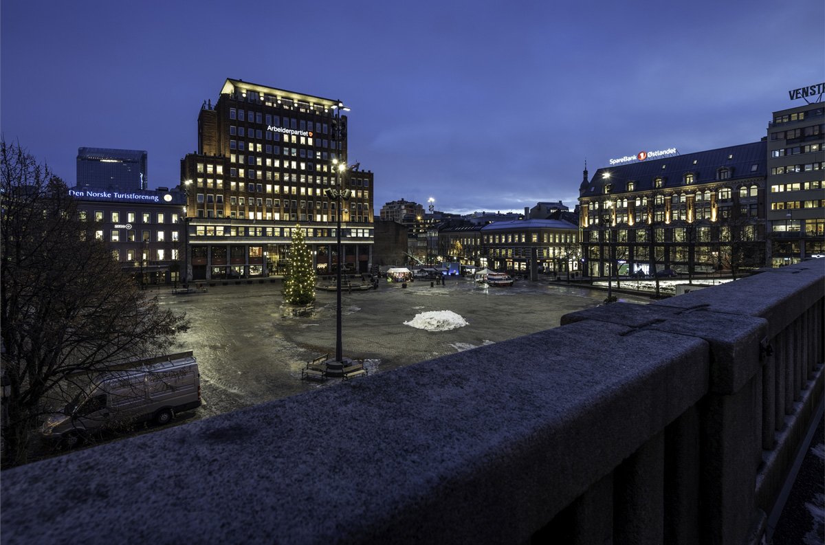 iGuzzini's tweet photo. #WonderfulWednesday Beautifully discreet façade lighting for #Oslo's Folketeateret, the city’s main venue for musicals, overlooking the picturesque Youngstorget. Perfect lines of light by #Linealuce + #UnderscoreInOut. > https://t.co/xQd2iXUTwh https://t.co/s0cZZgdCPA