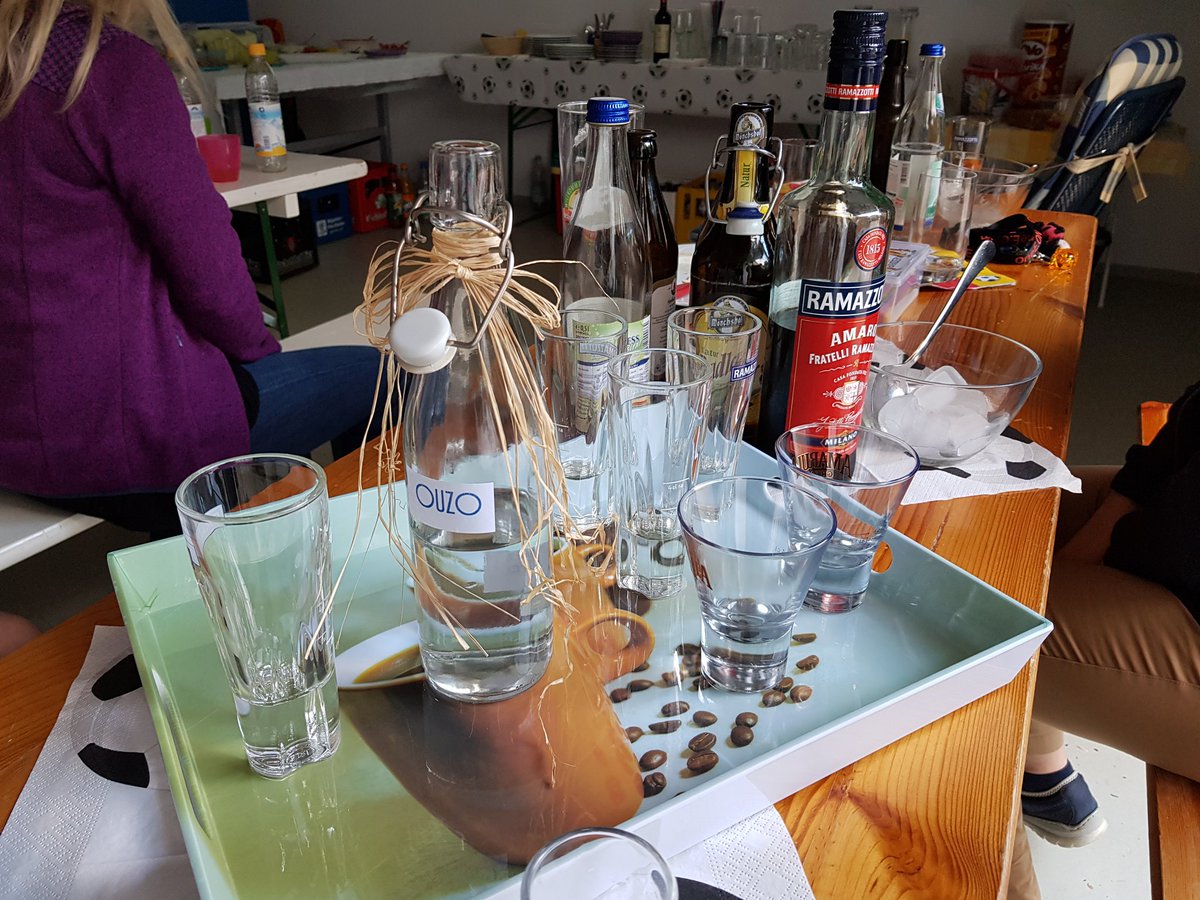 #WM2018 #DieMannschaft #KorGer #ZSMMN da hilft am Nachmittag nur ein Schnaps in unserer WM Garage. Nur gut dass wir die #jahnelf in #regensburg in der #2bl haben. Aber die Nationalmannschaft -man kann es nicht glauben. Keine Leichtigkeit, keine Leidenschaft. Wir sagen nur: Prost