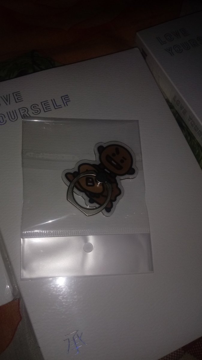 store_Hopee's tweet photo. Também chegaram os suportes do bt21 é esse está a pranda entrega https://t.co/V4mLmMopip