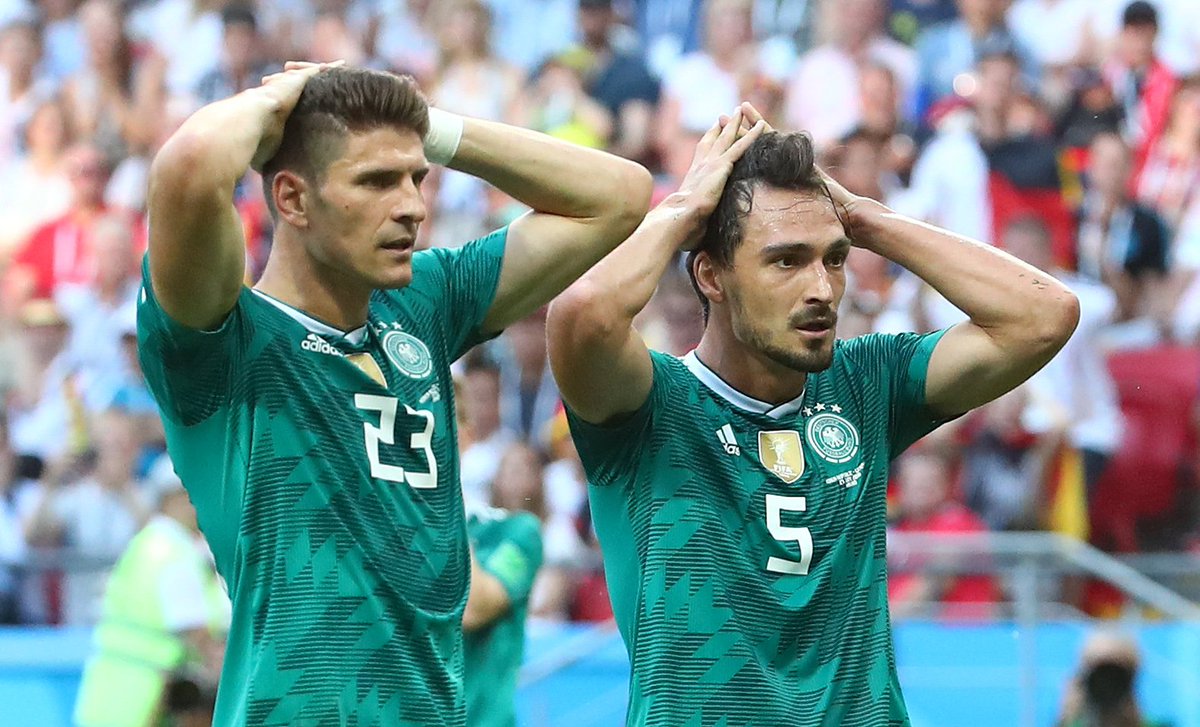 FaktaSepakbola's tweet photo. Kutukan Piala Dunia

🇫🇷 1998: Perancis juara Piala Dunia
2002: ga lolos fase grup

🇮🇹 2006: Italia juara Piala Dunia
2010: ga lolos fase grup

🇪🇸 2010: Spanyol juara Piala Dunia
2014: ga lolos fase grup

🇩🇪 2014: Jerman juara Piala Dunia
2018: ga lolos fase grup https://t.co/N8hNIol4G8