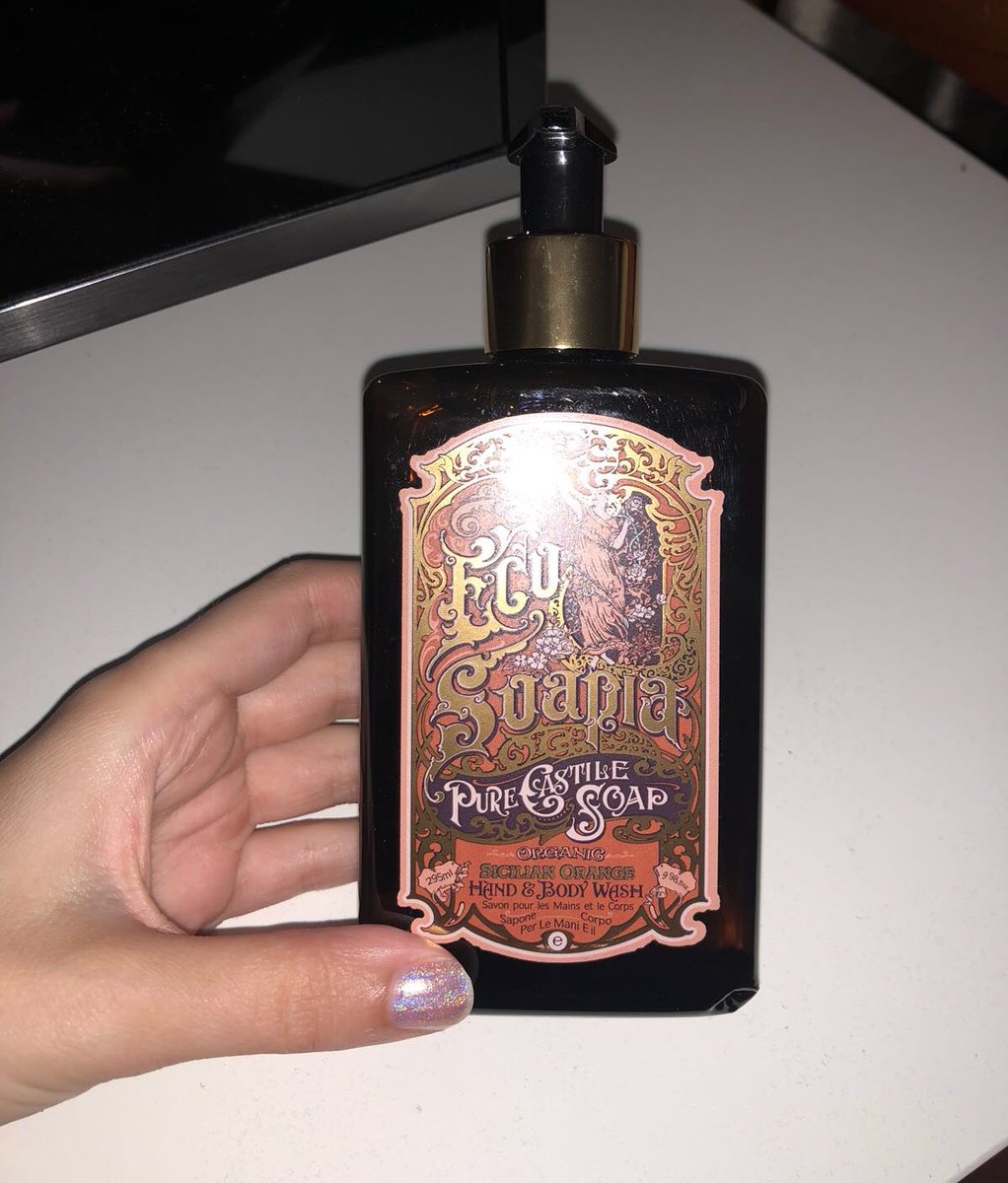 Also look at this holographic nail ooooh yaaas