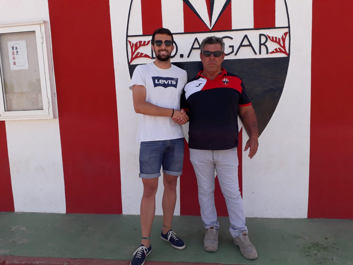 #RENOVACION | El delantero Guille seguirá defendiendo la elástica rojiblanca la próxima temporada.

Esta temporada ha sido el pichichi algareño con 12 goles.