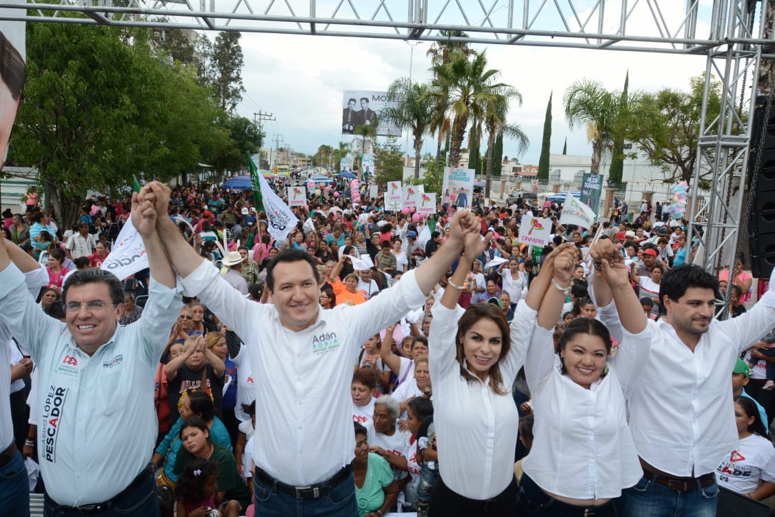 MarthaAAlanis's tweet photo. Gran cierre de @Campaña de nuestros Candidatos @JoseAMeadeK @RocioRebolloM @RLopezPescador @Adan_Soria #1federal @ArlinaAdame #4local VAMOS A GANAR @EnriqueBenitezO @AlyGamboa @ChoraStyle76 @SugheyTorresR https://t.co/vxK3PIasMu