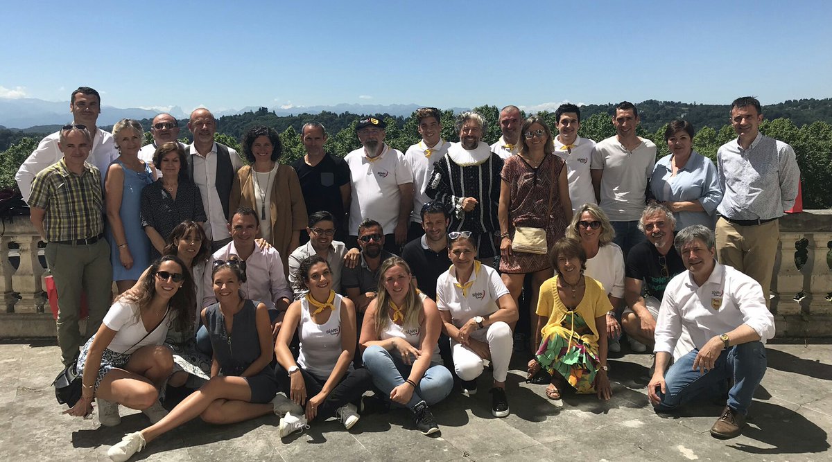Royal #AmbassadeurBearn se lance sur le #TDF2018 youtu.be/8A2Y-My3yC8 avev ses partenaires <a href="/CCIPauBearn/">CCI Pau Béarn</a> @BearnPyrenees <a href="/SectionPaloise/">Section Paloise Béarn Pyrénées</a>