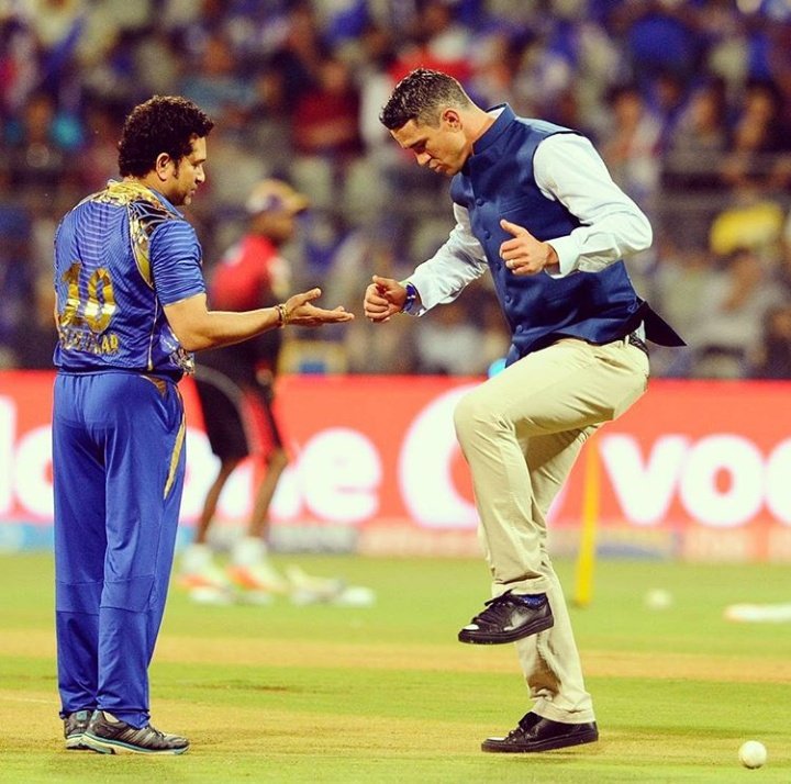 Sachin Tendulkar is the Greatest
Ever to have played the Game of
Cricket ~ Kevin Pietersen Happy Birthday  