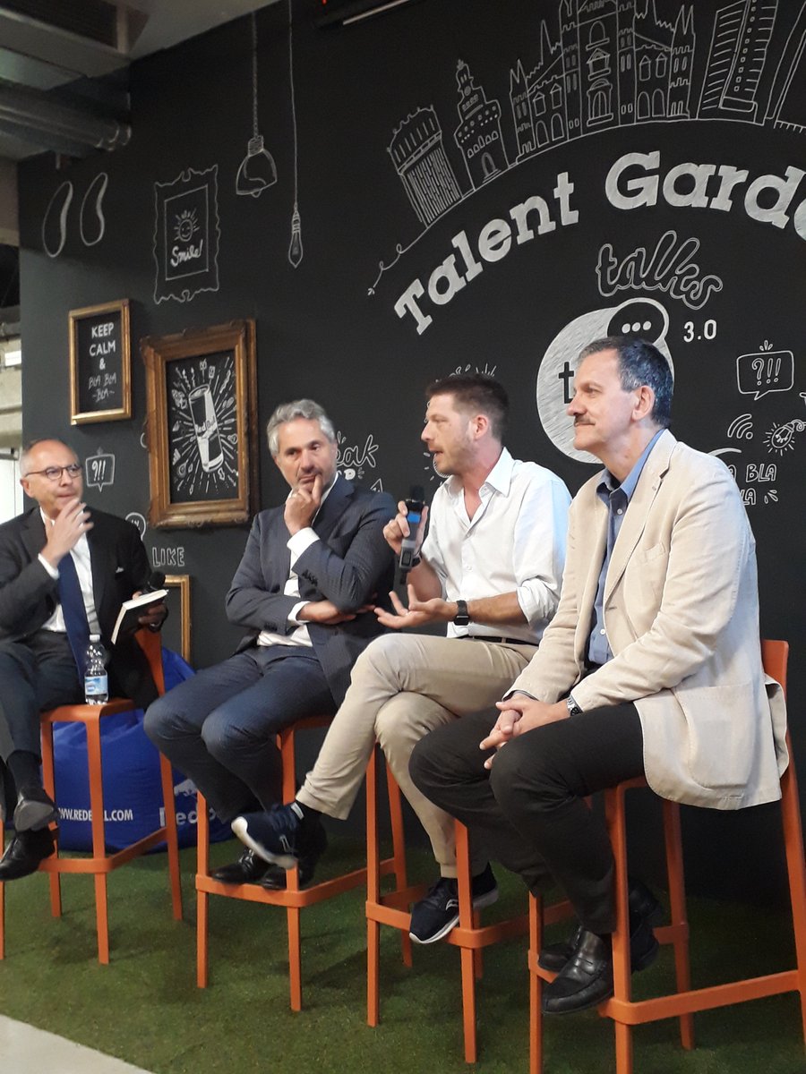 SimonaCiccale's tweet photo. 1738 persone a settimana richiedono di diventare driver di @Deliveroo . @ZazzaNM A @TalentGardenit parla di come il digitale cambia le nostre vite https://t.co/5MMuygmViI