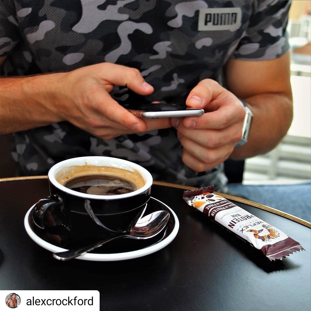 ReflexNutrition's tweet image. Coffee and a Protein Bar. @alexcrockford has got snack time sorted 👌 #proteinonthego