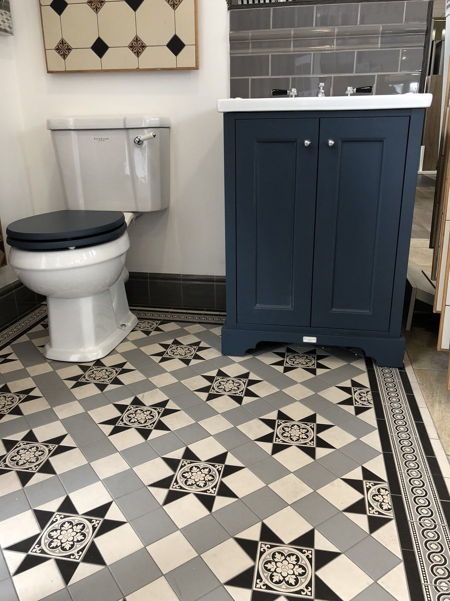 Oh how we adore a #traditionalbathroom here @CTB_Studio 😍have a nosy at some of the displays in our #Cheshire #SHOWROOM