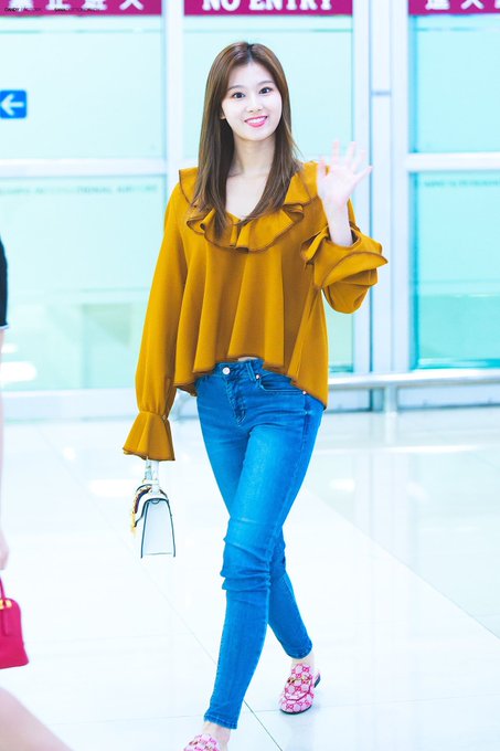 Twiceサナの服装がおしゃれ 私服にメガネや帽子などワンピースブランドはgucci K Journal