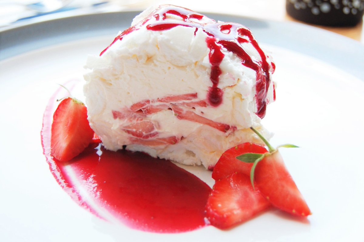 FirstCoast1's tweet image. strawberries &amp;amp; meringue #sweet #restaurant #edinburgh
