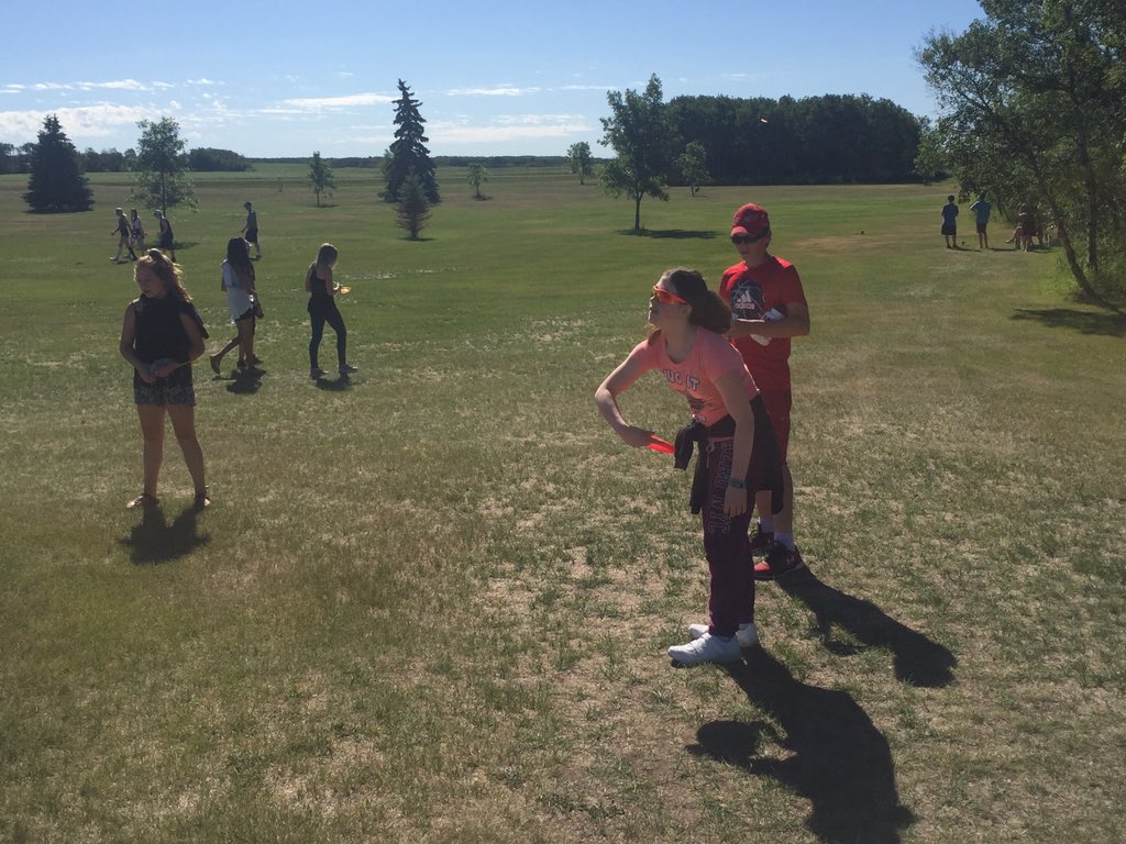 Grade 7.   Last day Frisbee Golf at the Strasbourg Golf Course.