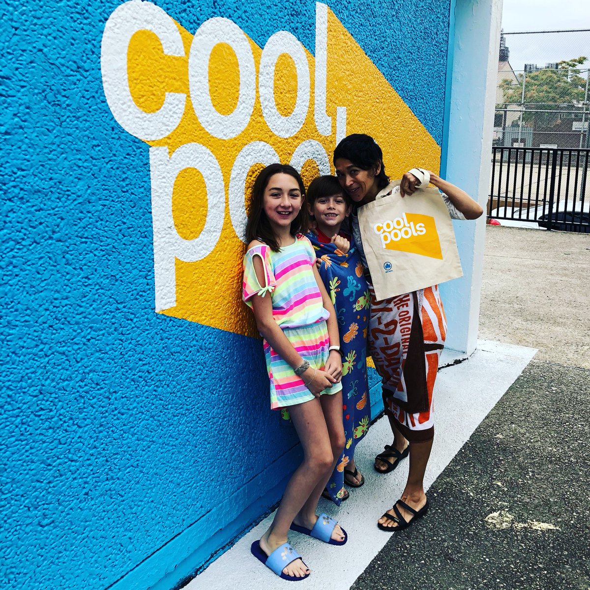 lizzardwallace's tweet image. Loving @NYCParks reno of Double D Pool: cornhole, Connect Four, new Adirondack chairs, new fresh paint job. #coolpools