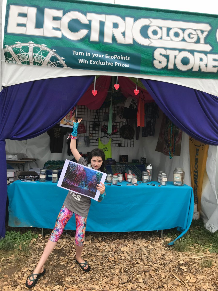 Electricology's tweet photo. Welcome Second Weekend #ForestFamily 💚⚡️🌲! Collect EcoPoints throughout the weekend for good green deeds and WIN BIG 🎁! https://t.co/u4t1TVXaqv