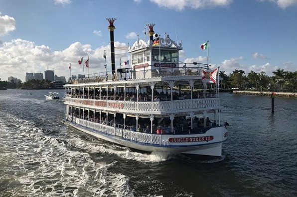 visitlauderdale's tweet photo. There's a seat with your name on it on the world-famous @JungleQueenFL #riverboat! Enjoy a unique cruising and sighting experience through Greater Fort Lauderdale with our 2-for-1 Summer offer! https://t.co/ccUBO0yUNk #VacationLikeAVIP #summertravel https://t.co/A80N4mWwIO
