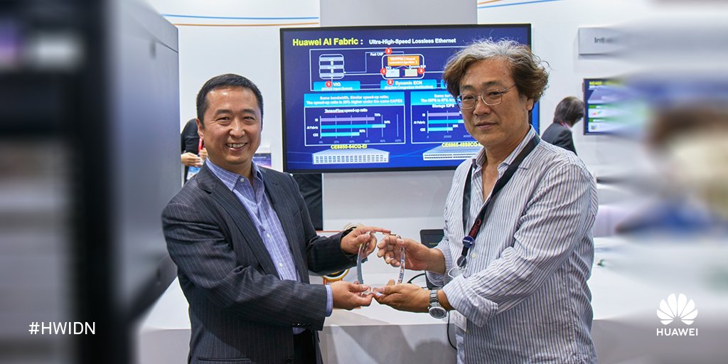 HuaweiEntLac's tweet image. AI Fabric de Huawei obtiene el  premio Best of Show en el Interop Tokyo, lo que representa el reconocimiento de la industria por su Ethernet de velocidad ultrarrápida con AI Fabric. Conozca más detalles:  goo.gl/jhKNok . #HWIDN