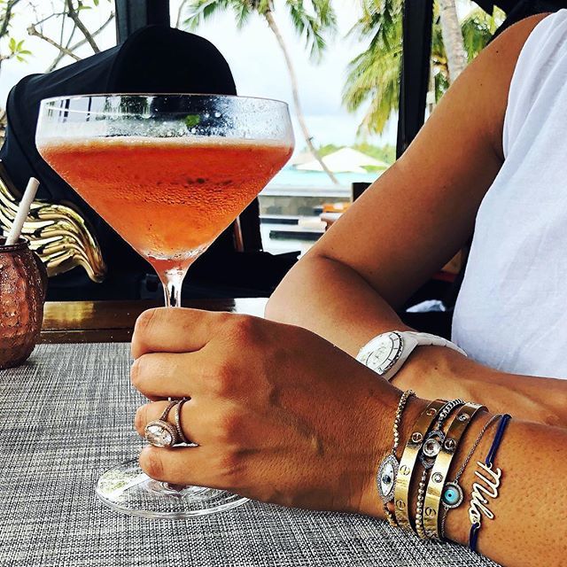 JugarNspice's tweet photo. Every cocktail here tastes like another π
.
.
.
#JugarNspice #ArmCandy #HappyHour #CocktailHour #Maldives #oneandonlymaldives #reethirah #evileyebracelet #evileyejewelry #handmadejewelry #designerjewelry https://t.co/s0u4TLUXsX https://t.co/MDgrUE9e6H
