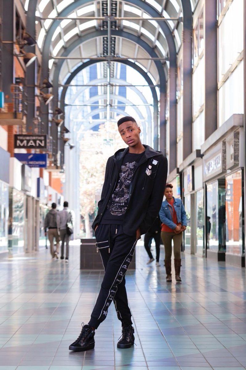 ThabangMap_'s tweet photo. Honestly this outfit had me feeling like I am Neymar Jr https://t.co/0nHNBo9U8y