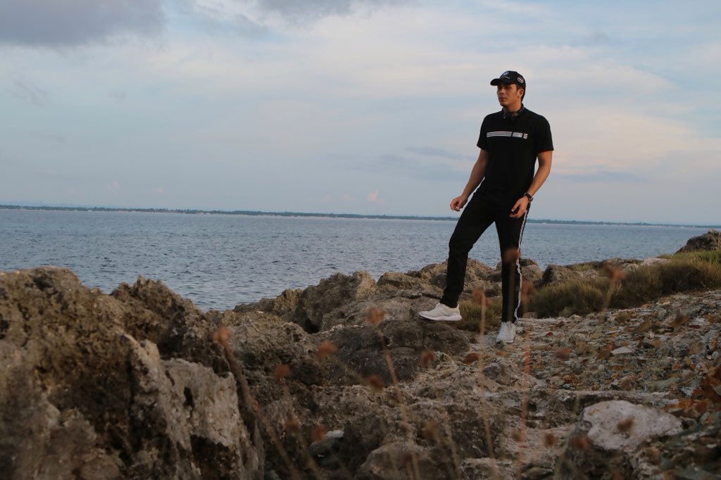 brunogabrielTV's tweet photo. Myself.
Track pants: @benchtm #benchootd #BENCHEveryday
Hotel: Arterra Residences @StaLuciaLandPH
Trail: Mactan, Cebu https://t.co/DW5enibAgC