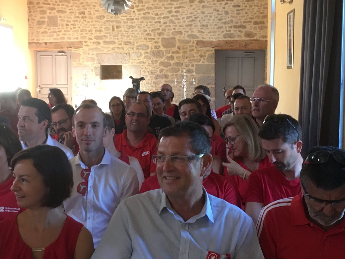 35_mace's tweet photo. Les Trophées MIXITE @CMB_DD35 De magnifiques réalisations 🏆! 👏👏👏 👏👏à toutes les UT  ! Effet waouh 👍 # humour #émotion #fière de vous @Audreytrotereau @JaimeCMArkea @CMBretagne https://t.co/0MThY4XpPp