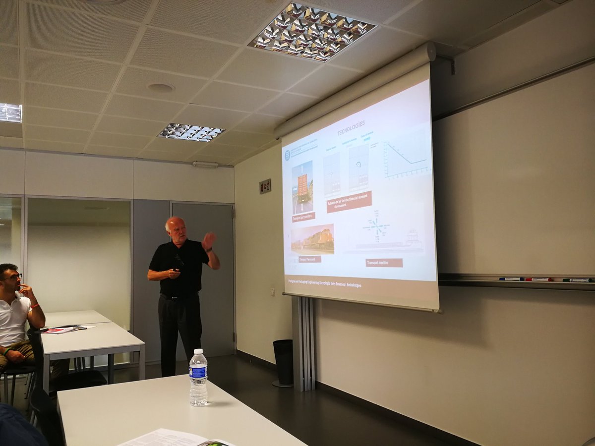 A la sessió informativa del Postgrau de Packaging Engineering a la <a href="/UPC_School/">UPC School</a>, amb el director acadèmic, el Sr. Manel Bertomeu, explicant les bases i tecnologies de l'envàs i embalatge. Preparant la 4a edició. Som-hi! #packaging #Engineering