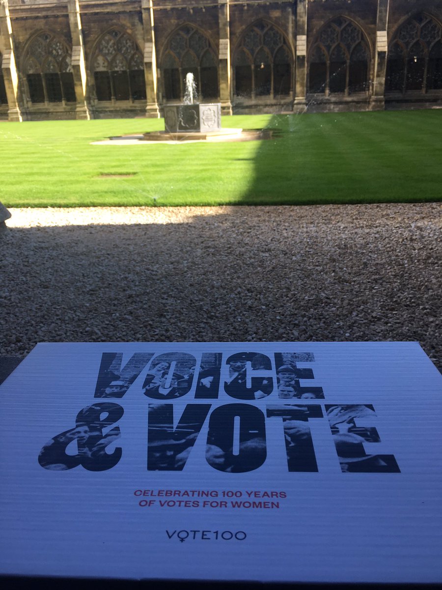 StuartReid_RVC's tweet photo. Delighted to see the @RoyalVetCollege entry in #voiceandvote #Vote100 @wabbey on a beautiful June evening in #London. Celebrating 100 years of votes for women in the UK. #RVCisOpen https://t.co/PUQuTYqUu7