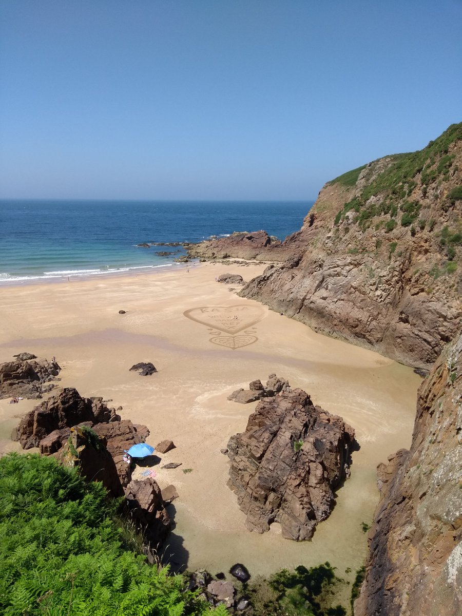 FreddieCMMiller's tweet photo. Spotted on #Plemont beach this afternoon.
It says: "Kasia, will you marry me?"
Anyone know if it was a yes?
#JerseyCI #TheIslandBreak https://t.co/PbHj9DyEnb