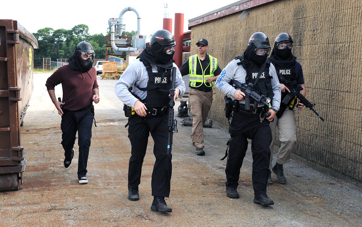 illmanMWphoto's tweet photo. .@franklinpolice active shooter training today at @TriCountyRVTSD see more photos and video read @ScottCaz first person account in @milforddaily @metrowestdaily https://t.co/0jCOSj6Fkk