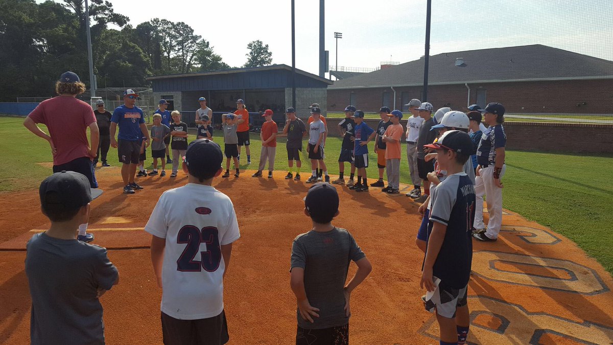 JamesIslandBase's tweet image. Day 3 of the Trojans Baseball Camp! Fundamental of the day = #baserunning #nofalsesteps #catching Bright future on the Island with these ball players!