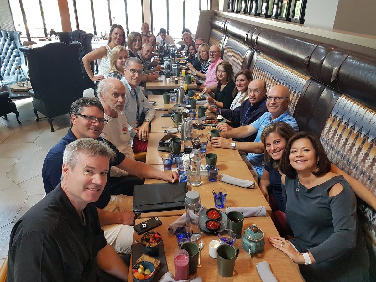 CBOnTrackRealty's tweet image. Meeting of the minds #coldwellbanker #cbeyond #lastdaynetworking