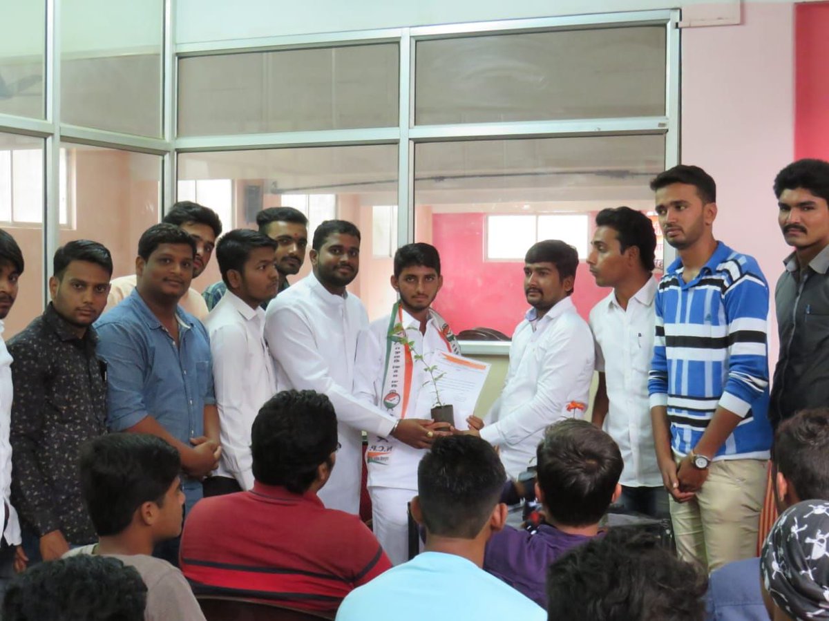 SujitJagtap14's tweet photo. आज सांगली शहर व ग्रामीण च्या निरीक्षक पदी निवड झाल्यानंतर पहिली आढावा बैठक घेतली व प्रदेशाध्यक्षांच्या सुचणेंप्रमाणे सूचना केल्या या ठिकाणी उपस्थित  सांगली जिल्हा राष्ट्रवादी विद्यार्थी काँग्रेस चे जिल्हाध्यक्ष स्वप्नील जाधव, शहराध्यक्ष शुभम जाधव यांच्या सह https://t.co/i8doKszL5A