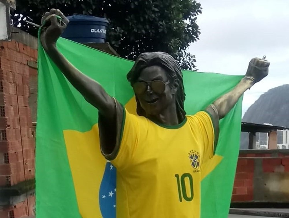 ViiihJacksonn's tweet photo. Ou o Brasil Ganha ou o Brasil Ganha! 😂😍❤❤ #michaeljackson #Copa2018 https://t.co/MLsSJmgAEM