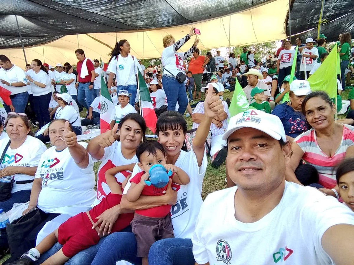 PRIPNegras's tweet photo. #PiedrasNegras presente en el cierre de campaña de José Antonio Meade #PepePresidente #EnTodasPartes @PRICoahuila @PRIMx_Coah @villarrealsonia @ChuyMarioFG @raulvela_e @rigofuentes https://t.co/gNip4tEKNq