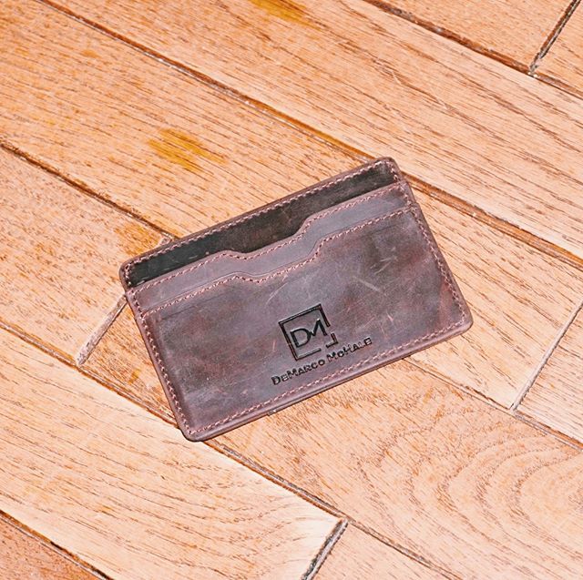 DeMarco_McHale's tweet image. DeMarco McHale Minimalist Card Holder for $34.99
bit.ly/dmwatch
.
.
.
.
.
#Demarcomchale #makeastatement #wallet #cardholder #wallets #leathercraft #leathergoods #leather #leatherwallet #leatherwork #mensfashion  #style #menswear #fashion #mens… ift.tt/2tIQaY7