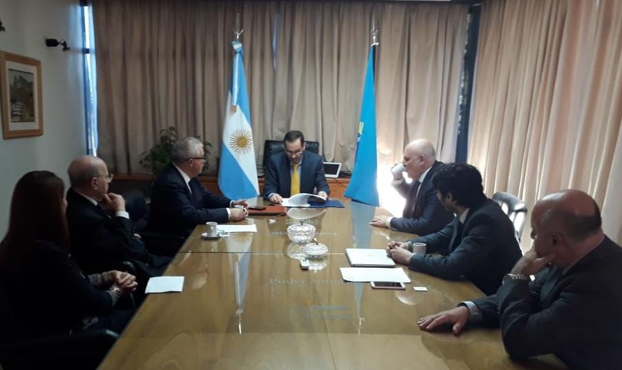 CEJAoficial's tweet photo. 🤝🖊[Chubut, Argentina] #CEJA firmó convenio de asistencia técnica con la Comisión Interpoderes para la Reforma Procesal Civil en Chubut y se definió el plan de trabajo con la Secretaría Ejecutiva de la Comisión. 

#REFORMAPROCESALCIVIL https://t.co/Q4WTF8Pbqx
