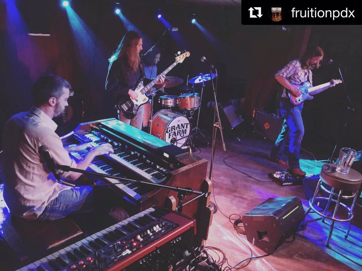 GrantFarm's tweet photo. The @goodfootlounge was a heck of a Good Time thanks PDX and @fruitionpdx for the shout! Meeting On The Mountain Tour rolls to @ApplegateLodge tonight @NectarLounge Thurs @TheFireflyBham Fri #KissTheGround #MOTMLive #Farmily https://t.co/JzdE8VdAWD