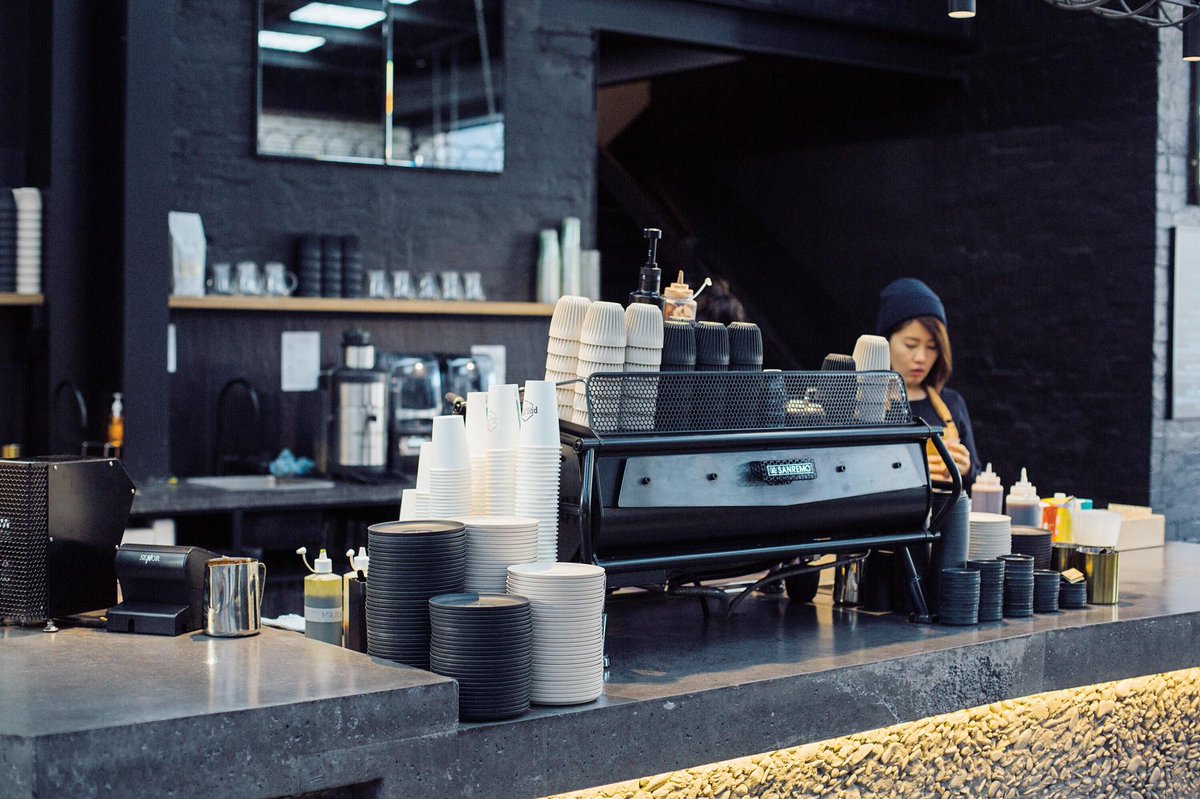 How many Universal Saucers does it take to touch the ceiling? We're not sure... yet. 😉🎈
#huskeecup #stackable #universalsaucer