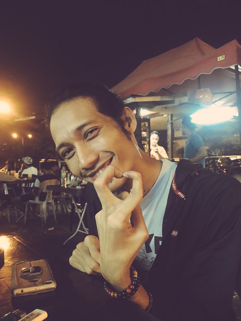 Alisaayusra's tweet image. Pleaseeee sesiapa adopt si cacat ni, aku tk larat ada abiang tk guna ni 'sedalam ini cinta ku padamu sampai cacat jari nak tunjuk betapa dalamnya cinta ini' abang to let gooo!!!!!!! #pelaq #onxon