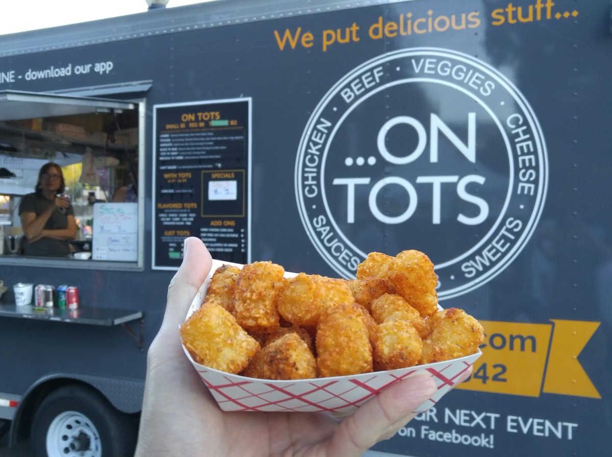 mrdrewmaurice's tweet photo. Capped off another fun evening at the Hillsboro Tuesday Night Market with some Cajun tots from @on_tots.
Seriously yummy! #MyTuesdayMarket #OnTots
Rocking the @SanTanBrewing Devil’s Ale inspired @HillsboroHops New Era 59Fifty custom fitted from @HatClub
#AllHoppedUp #MyHatClub https://t.co/FTllk8NnE9