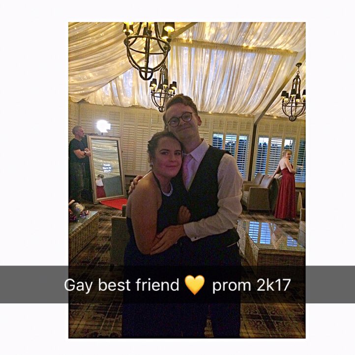 alisa_smith24's tweet photo. Doesn’t feel that prom was that long ago😳🍾#bhs2017 https://t.co/cDr4quGKkz