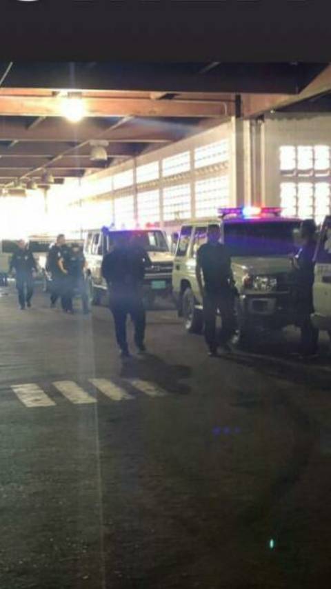 HURTADO5544's tweet photo. CICPC se acaba de personalizar en el ovalo de valencia y se llevan detenidos a Ismael Martinez .. Ricardo Trejo .. Carlos Reverol .. Cesar Cumana .. Los Jockeys J.C.Arguello .. Ender Graciel .. Franklin Puello y muchos mas HAY MAMA https://t.co/LRJdS05jpO