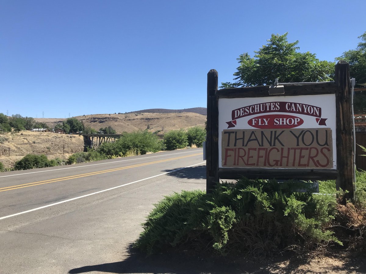 CentralORFire's tweet photo. Maupin community thanks all firefighter for their efforts! At #Boxcarfire &amp; #Jackknifefire https://t.co/OqalPBXbpe