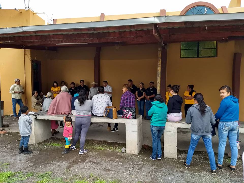 SerafinPrietoA's tweet photo. Gracias a los habitantes de la comunidad de el Bordito por recibirme y permitirme exponer mi proyecto de trabajo en beneficio de todos los santacrucenses. 
#ContigoElCambioSigue #JuventinoRosas #VotaPRD #SomosPRD #PRD https://t.co/mxgMdopXd0