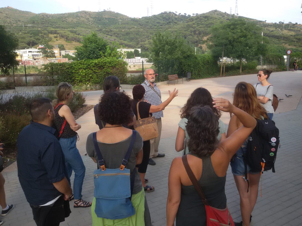 Antalcantara's tweet photo. Ha estat ben potent. 

Acció Comunitària i medi obert al #RecComtal de la mà d'@EscolaIGOP i amb les veus de @AVVCanSantJoan, @Helenatxo, @JovesPrat, @AVVCanSantJoan, @ernestmorales, @SantSiep, @gemrsalvatella, @FundacioJovent i encara més companyes. https://t.co/v4Lil3YCn6