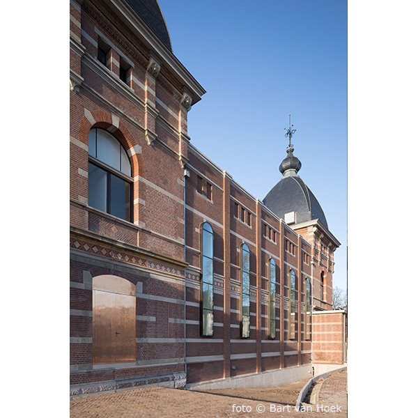 Het door <a href="/vDKArch/">van Dongen-Koschuch</a> ontworpen Musis heeft de <a href="/NRP_nl/">NRP</a> Gulden Feniks gewonnen in de categorie Renovatie
meer info: nrpguldenfeniks.nl